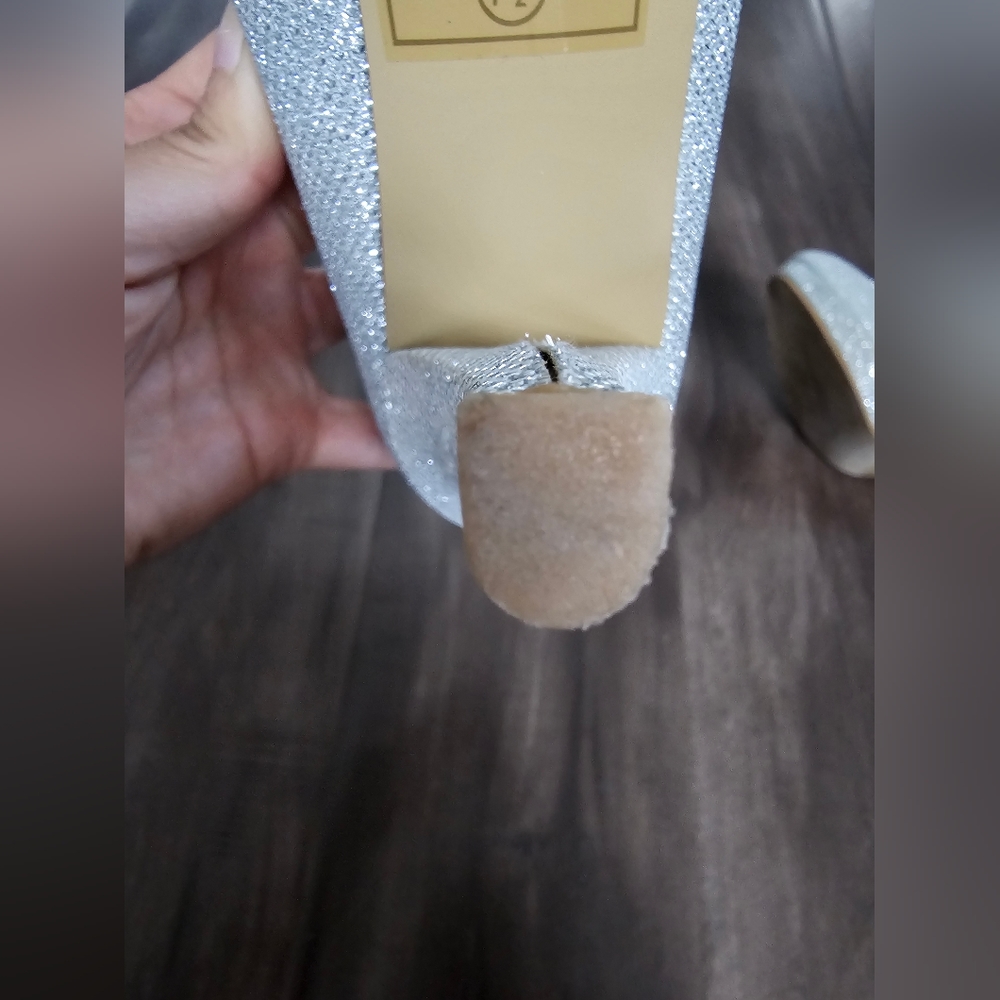 Shoes - Picture 6 of 8